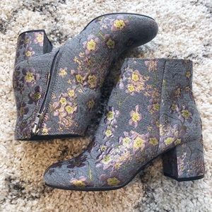 NWOT Floral Booties 🌸
